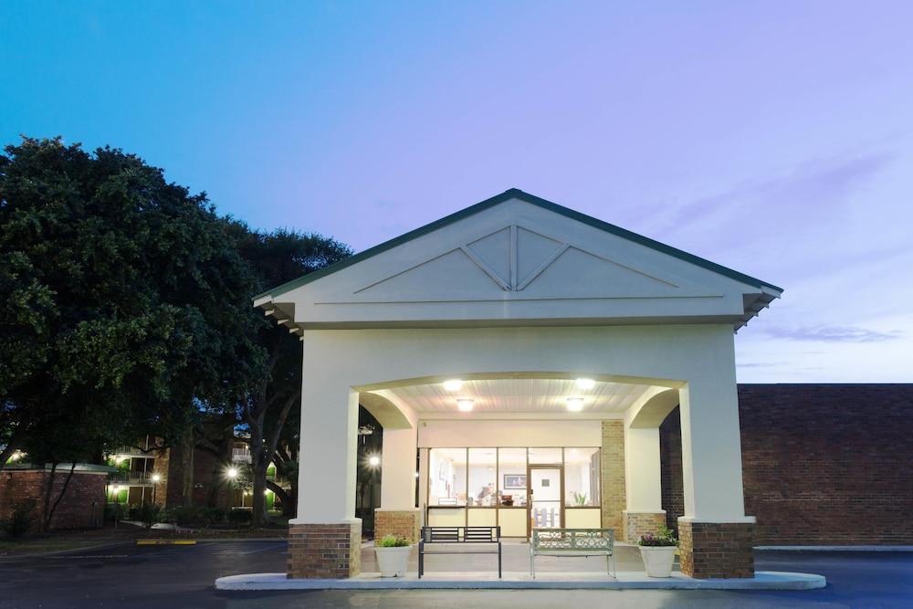 Days Inn By Wyndham Mt Pleasant-Charleston-Patriots Point Dış mekan fotoğraf