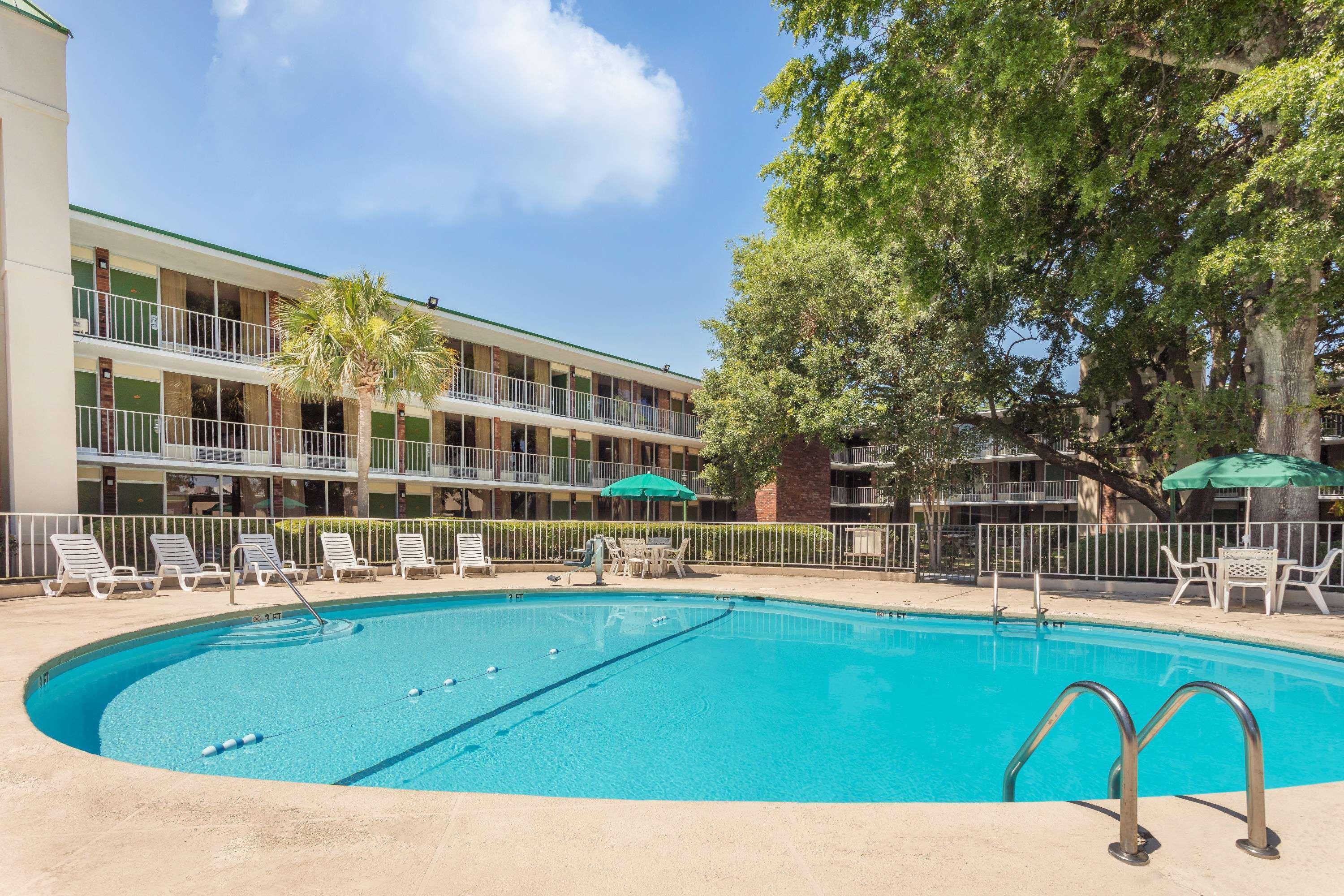 Days Inn By Wyndham Mt Pleasant-Charleston-Patriots Point Dış mekan fotoğraf